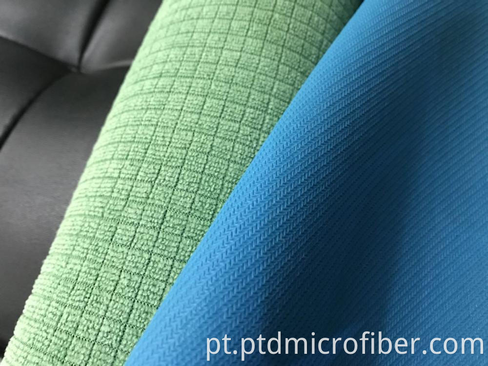 fitness towel with rubber coated